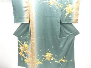 未使用品　仕立て上がり　金彩雪輪に花蝶模様刺繍訪問着